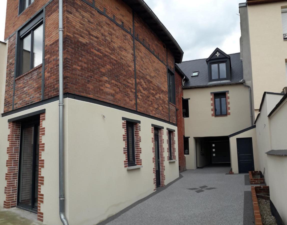 Charmes En Ville Le Charme Authentique Montlucon Exterior photo